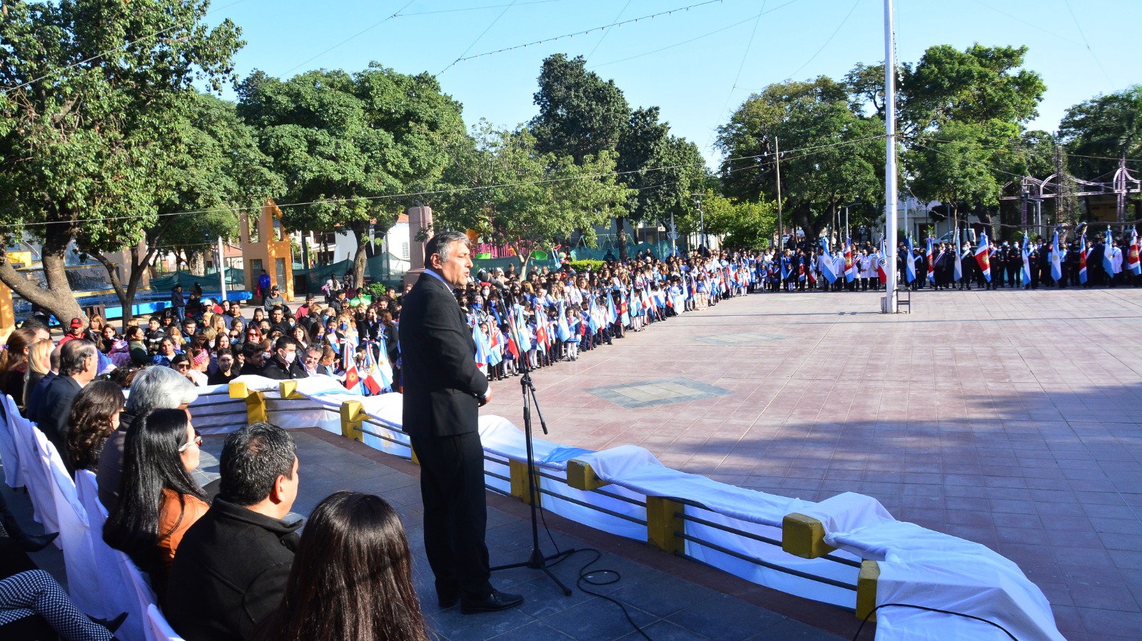 Se Invita A Los Bande Os A Participar De Las Actividades Por El